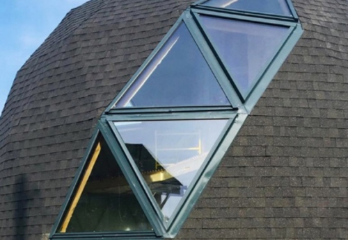 Картинка товара Треугольное окно для купола с электрическим открыванием. 0,62м2
